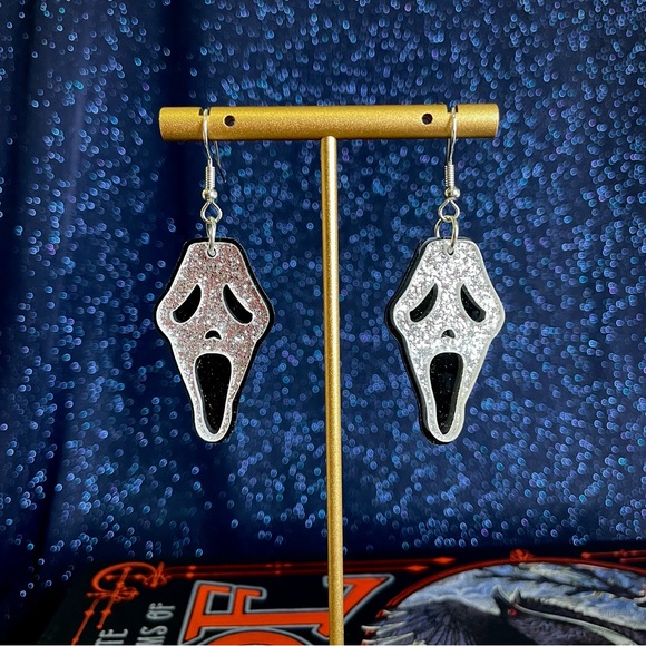Ghost Face glitter dangle earrings - Picture 4 of 8